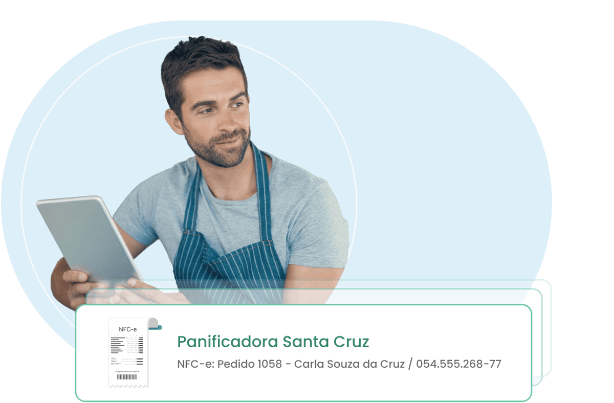 Funcionário emitindo uma NFCe pelo aplicativo MEI